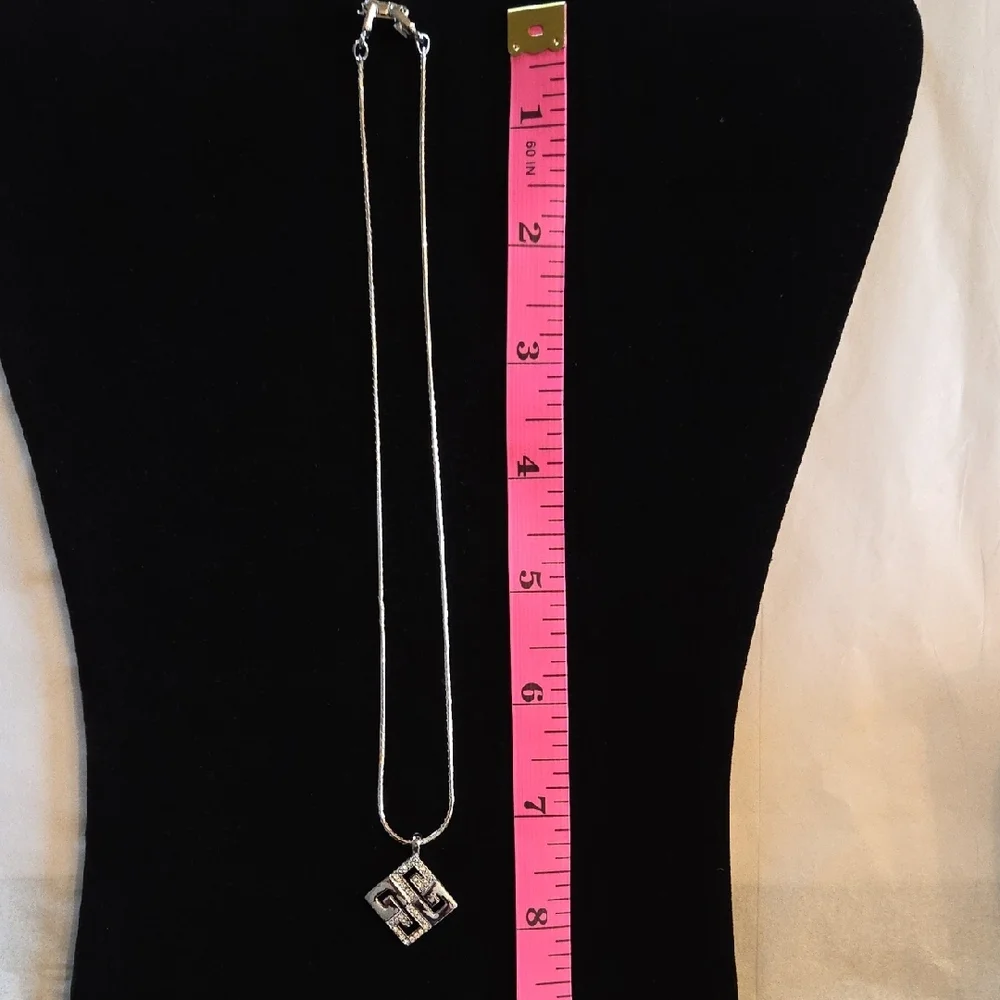 Givenchy 4G Crystal & Silver Pendant - Picture 5 of 10